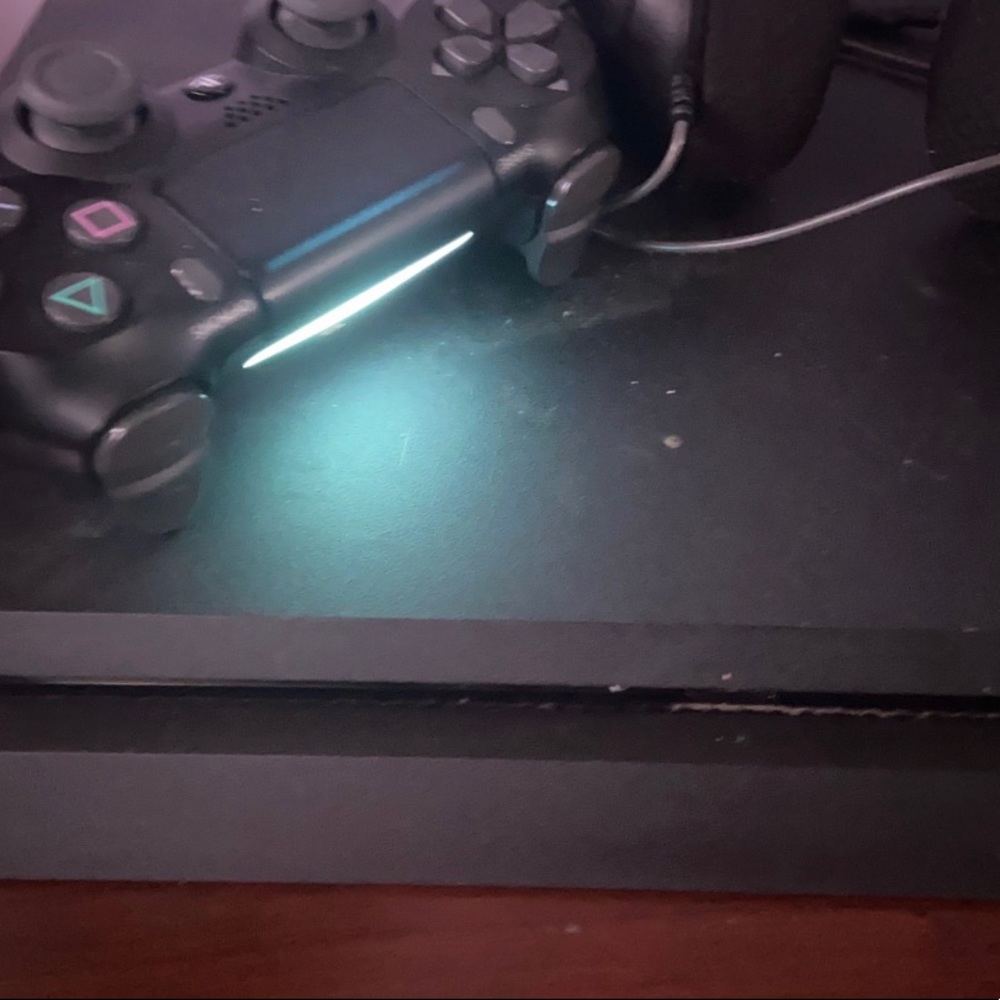 im selling a playstation 4 in perfect condition!!